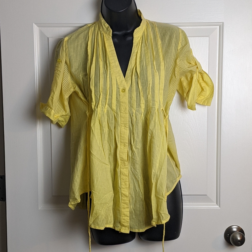 Yellow flowly button down - Picture 2 of 9
